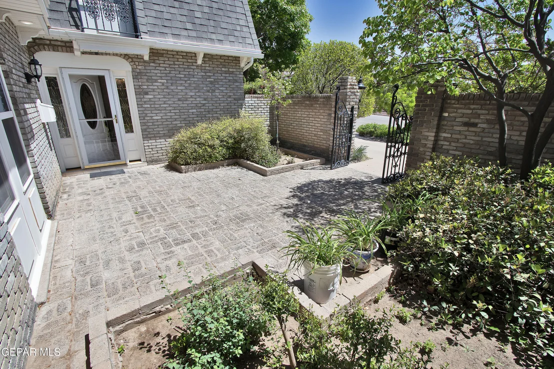Photo of 517 Stonebluff Road