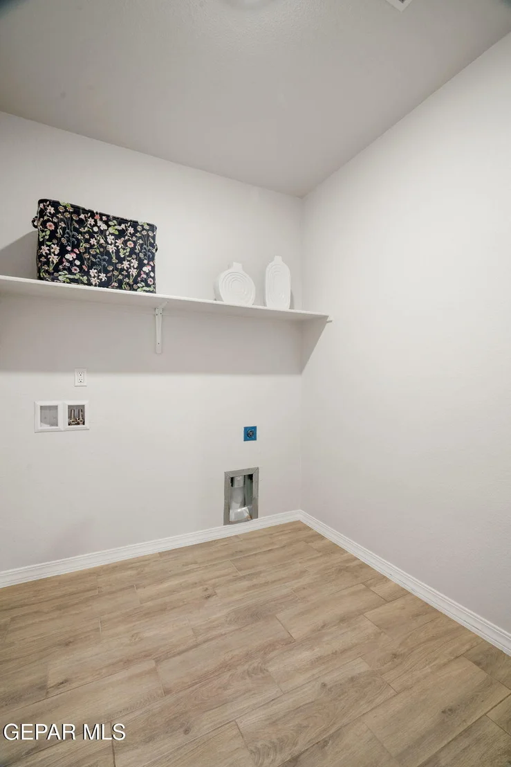 Photo of 913 Airship Place