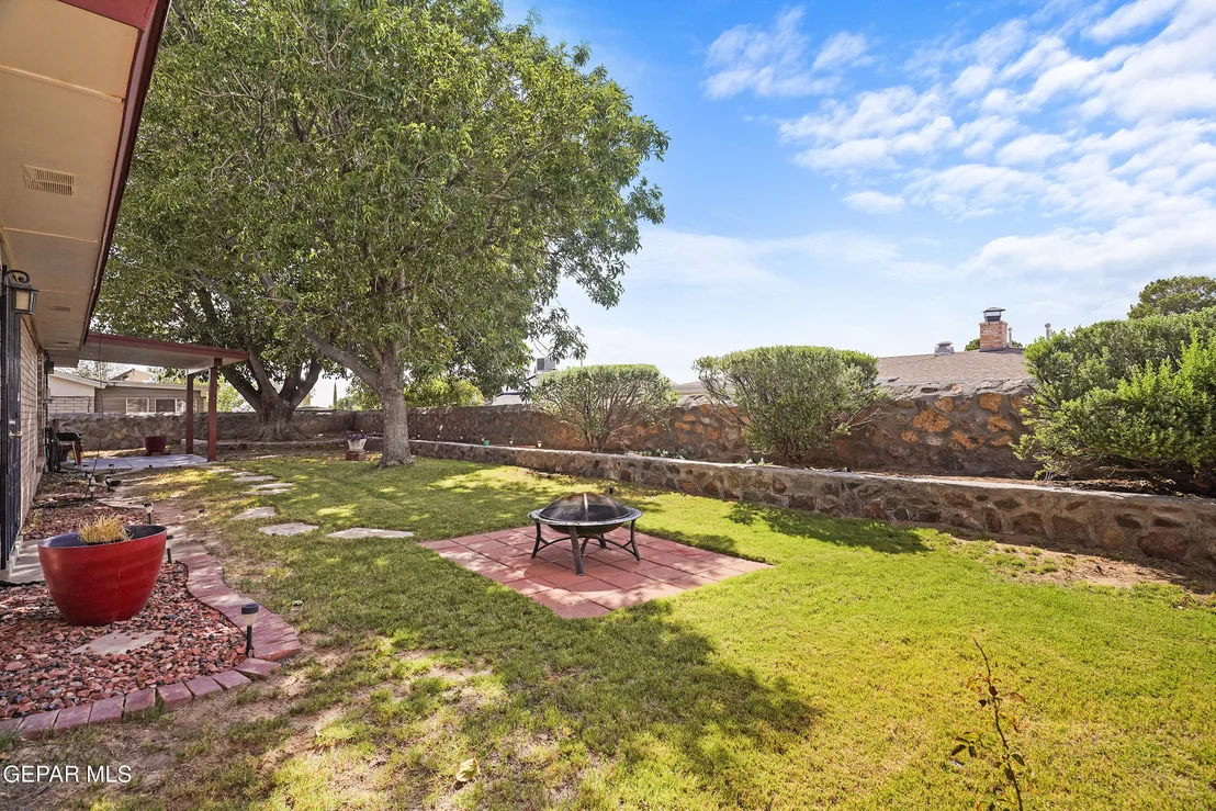 Photo of 805 ESPOLON Drive