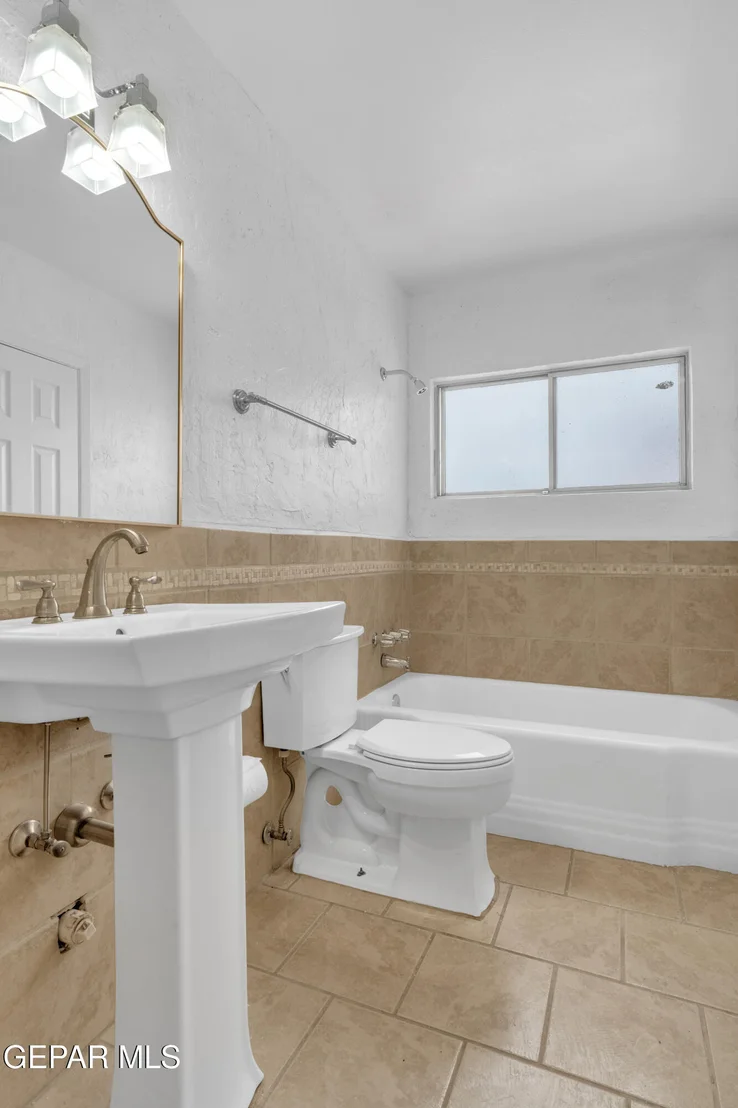 Photo of 6033 Isabella Drive