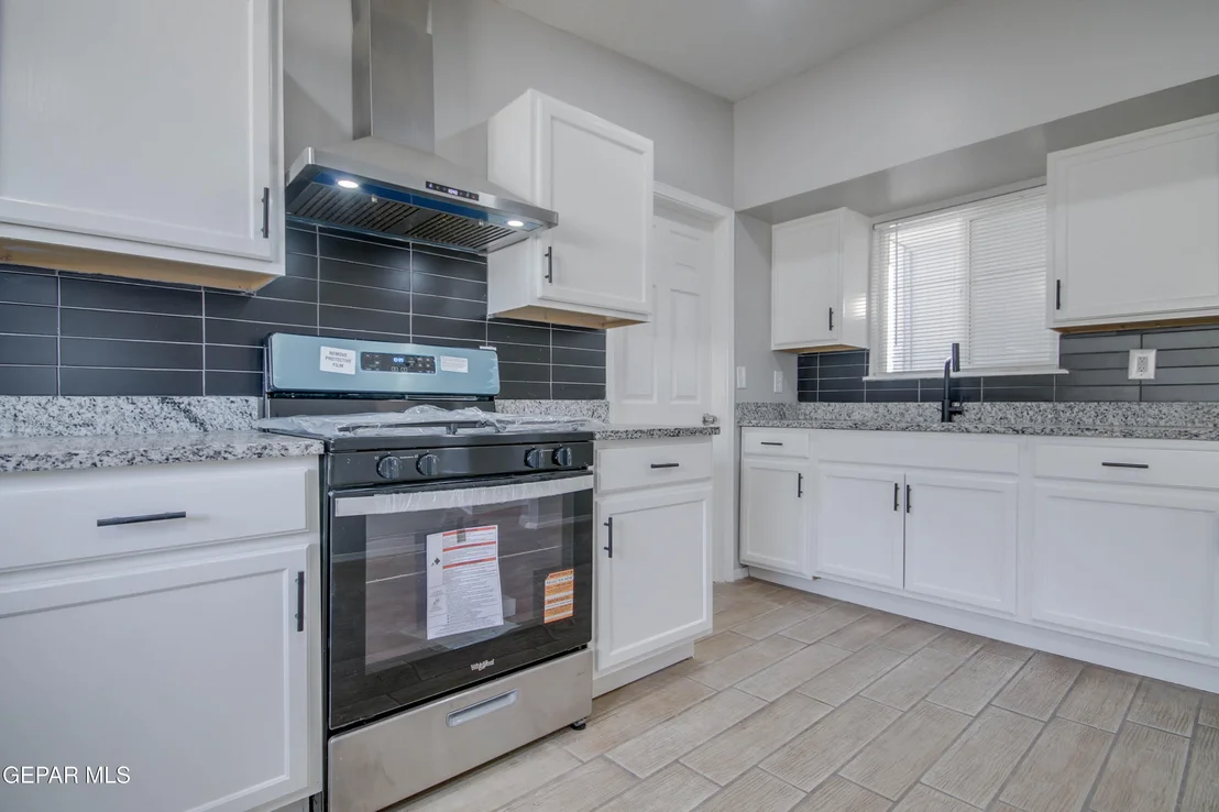Photo of 6012 SINCLAIR Street