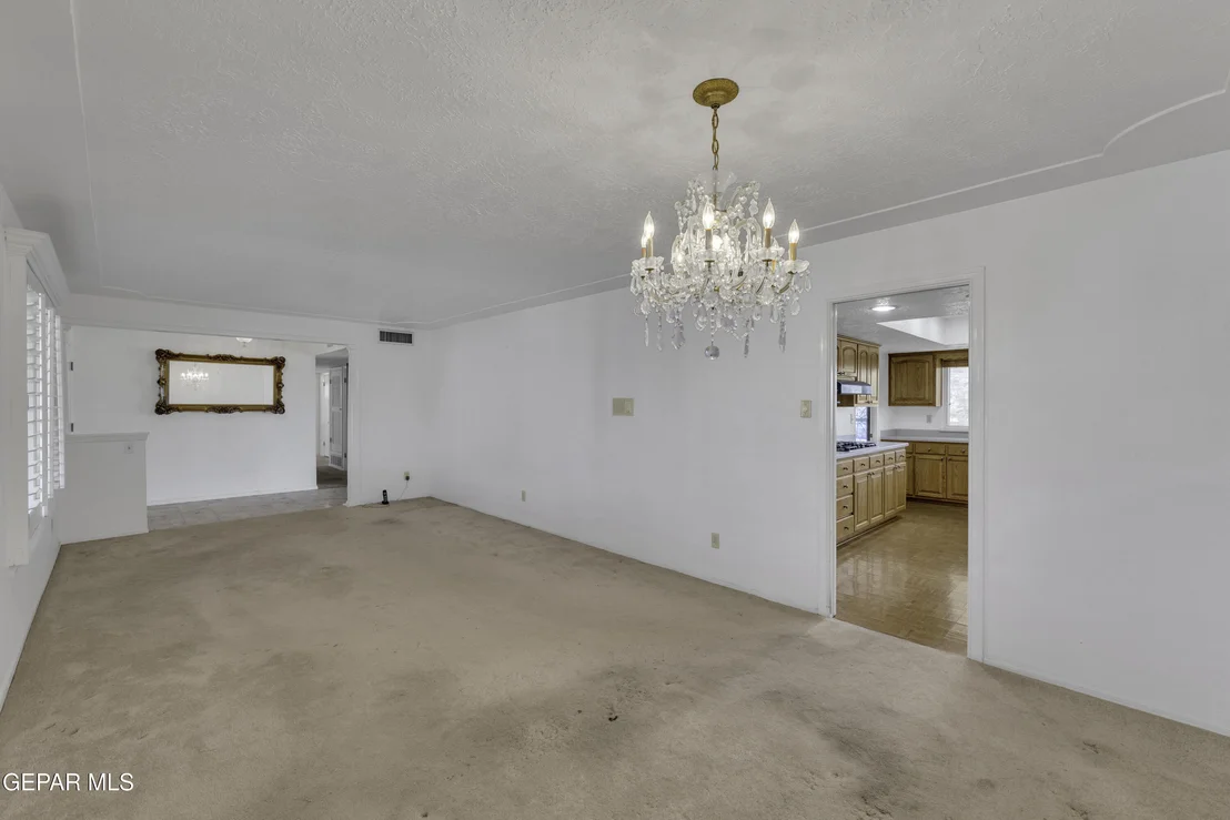 Photo of 612 SOMERSET Drive
