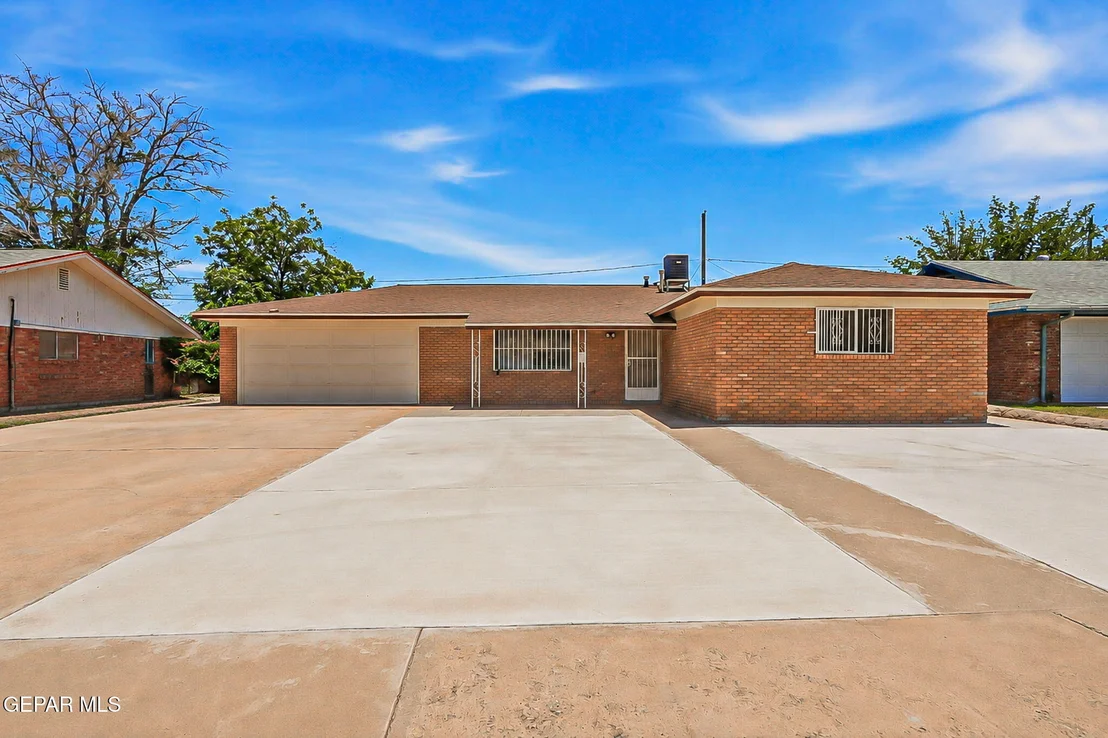 Photo of 3316 DRUMOND Road
