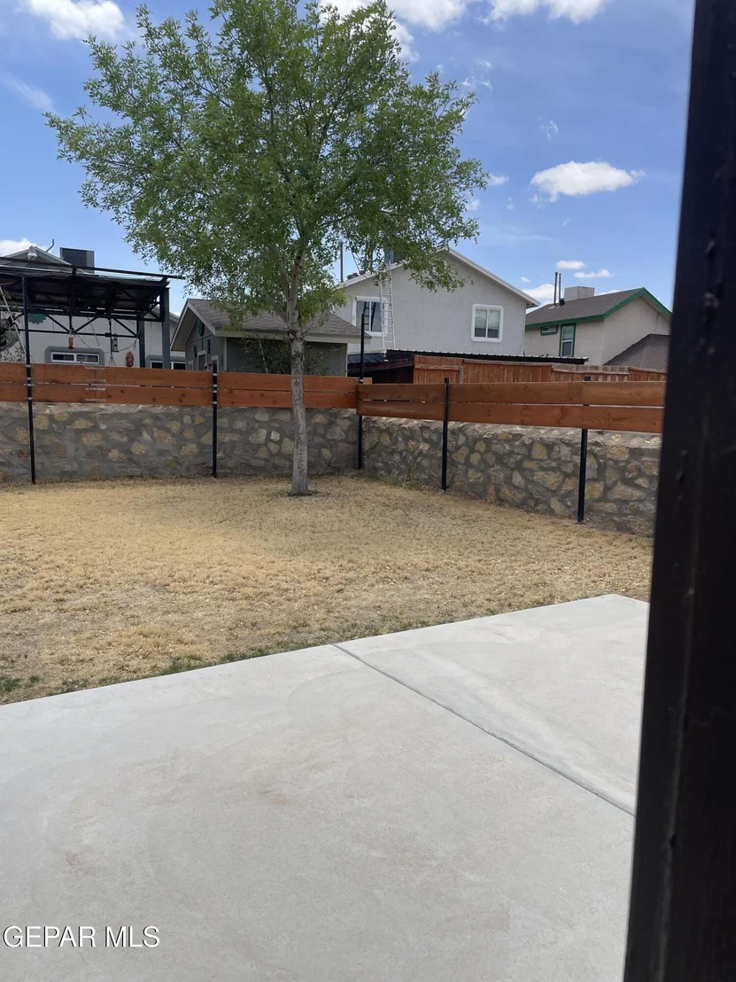 Photo of 472 Valle Suave Drive