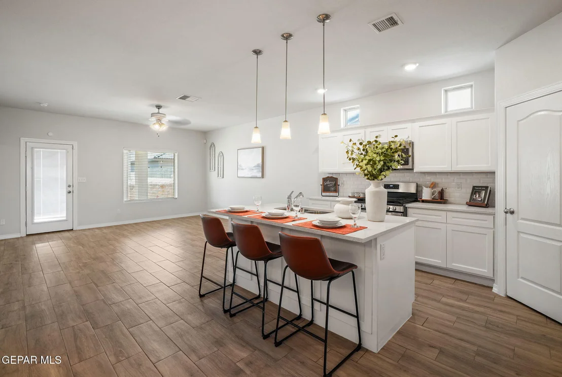 Photo of 913 Airship Place
