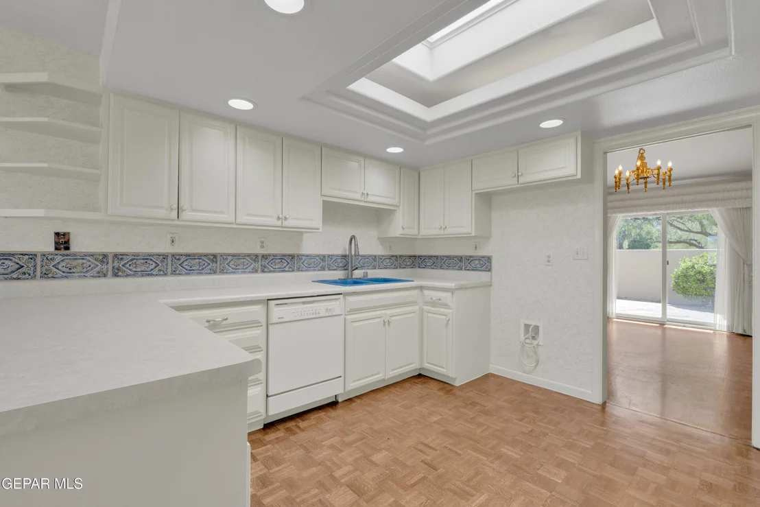 Photo of 913 THUNDERBIRD Drive