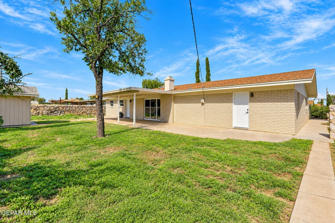 Photo of 8208 PARKLAND Drive