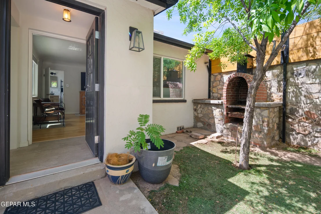 Photo of 2532 ALTURA Avenue