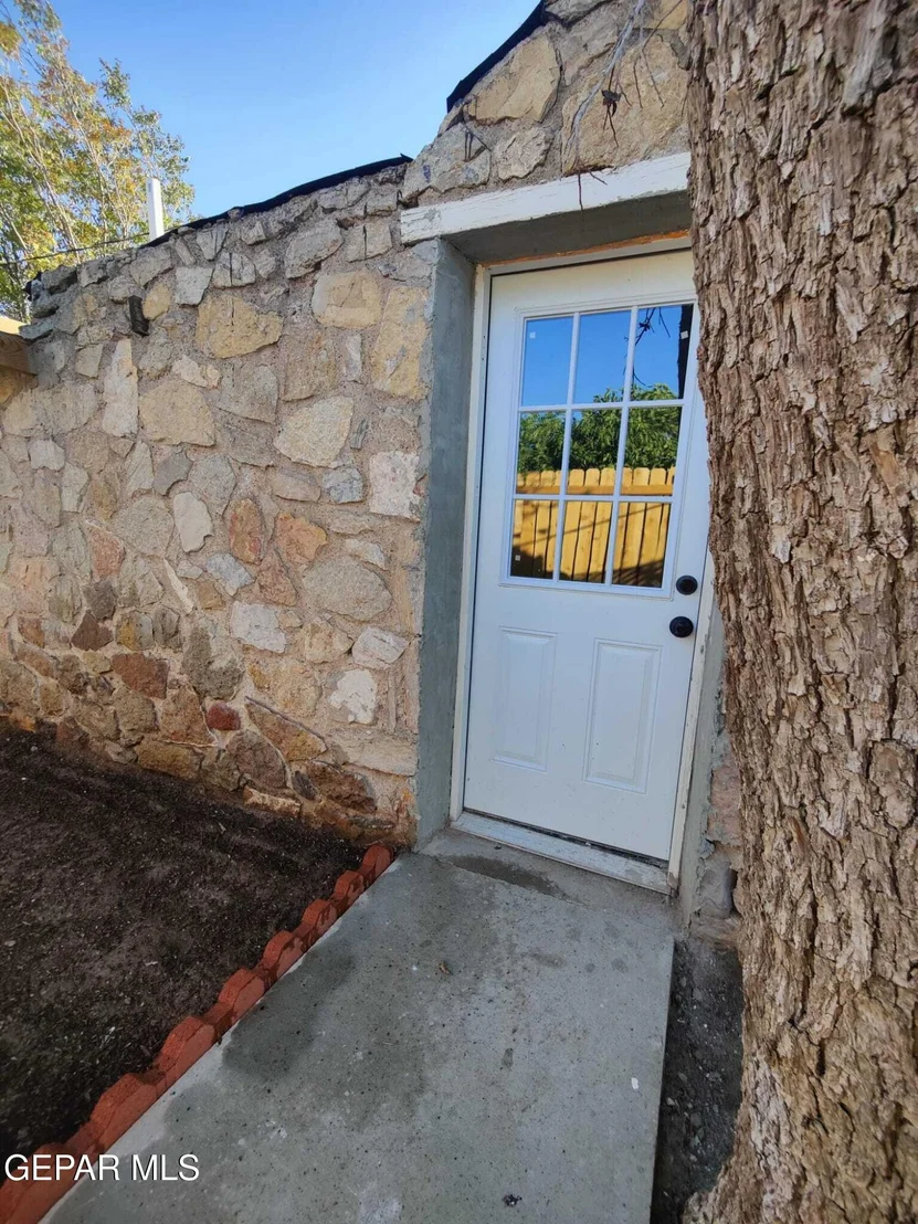 Photo of 2227 GRANT Avenue