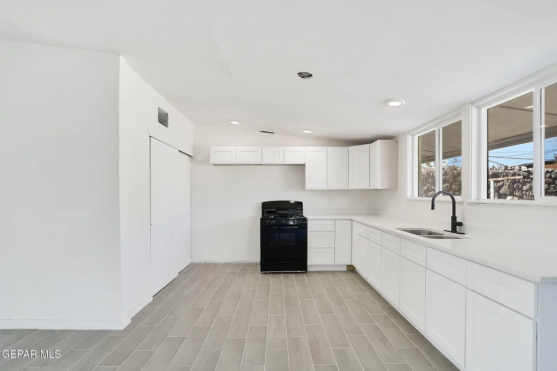 Photo of 5609 MARTIN Lane