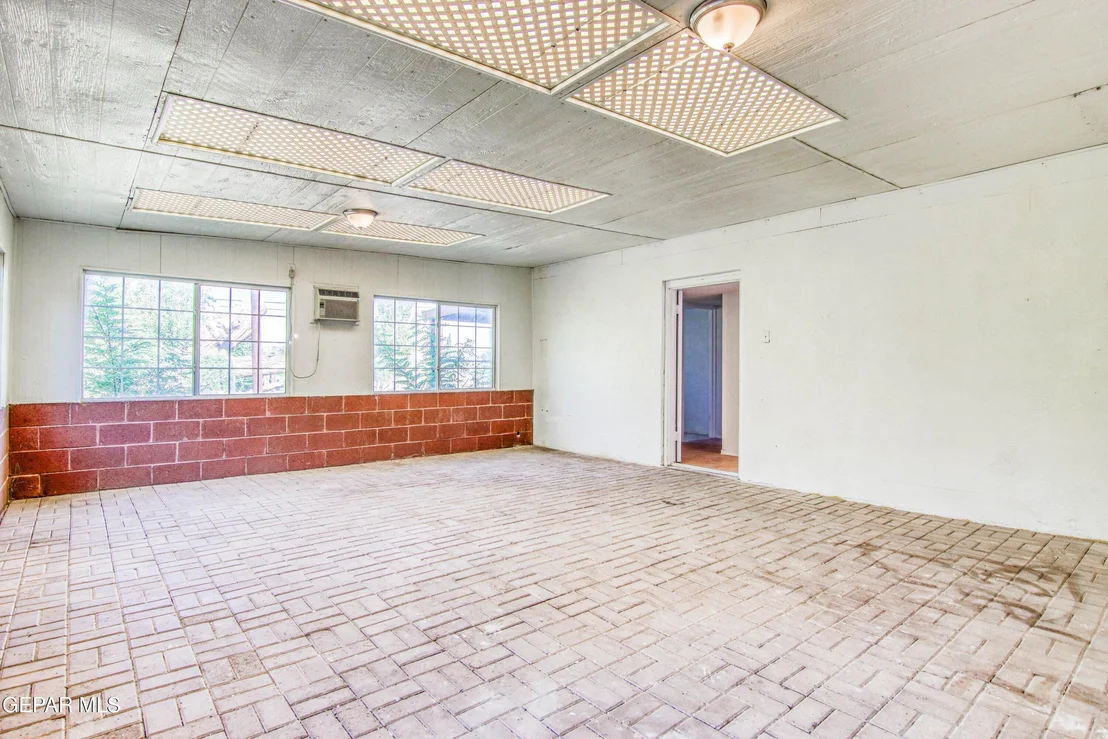 Photo of 915 Sparks Circle
