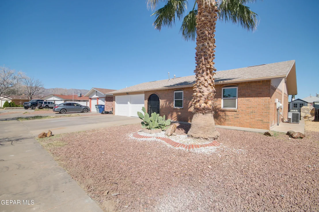 Photo of 5629 LONGVIEW Circle