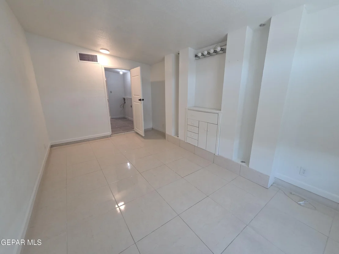Photo of 331 CARNIVAL Drive