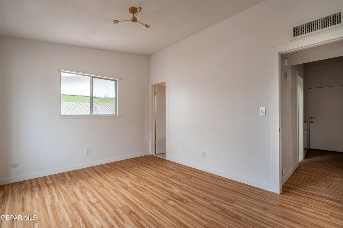 Photo of 904 Oneida Drive