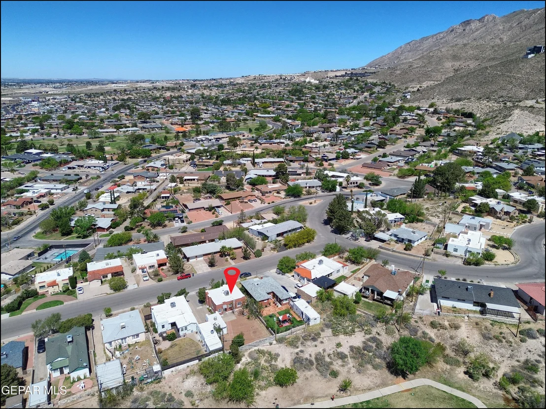 Photo of 912 MESITA Drive