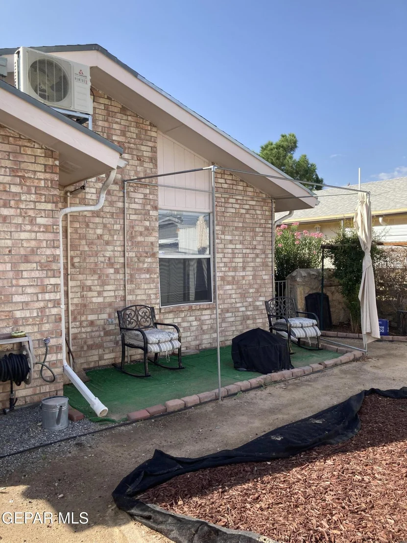 Photo of 9145 BUR OAK Circle
