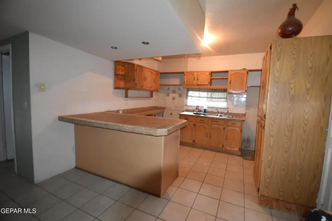 Photo of 8141 KIELY Road