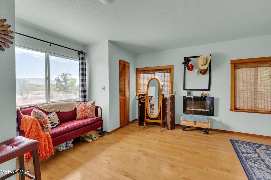 Photo of 6040 STRAHAN Road