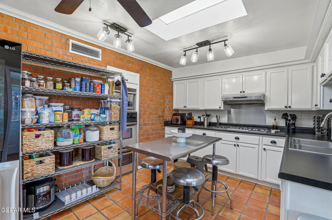 Photo of 10644 LIMAS Drive