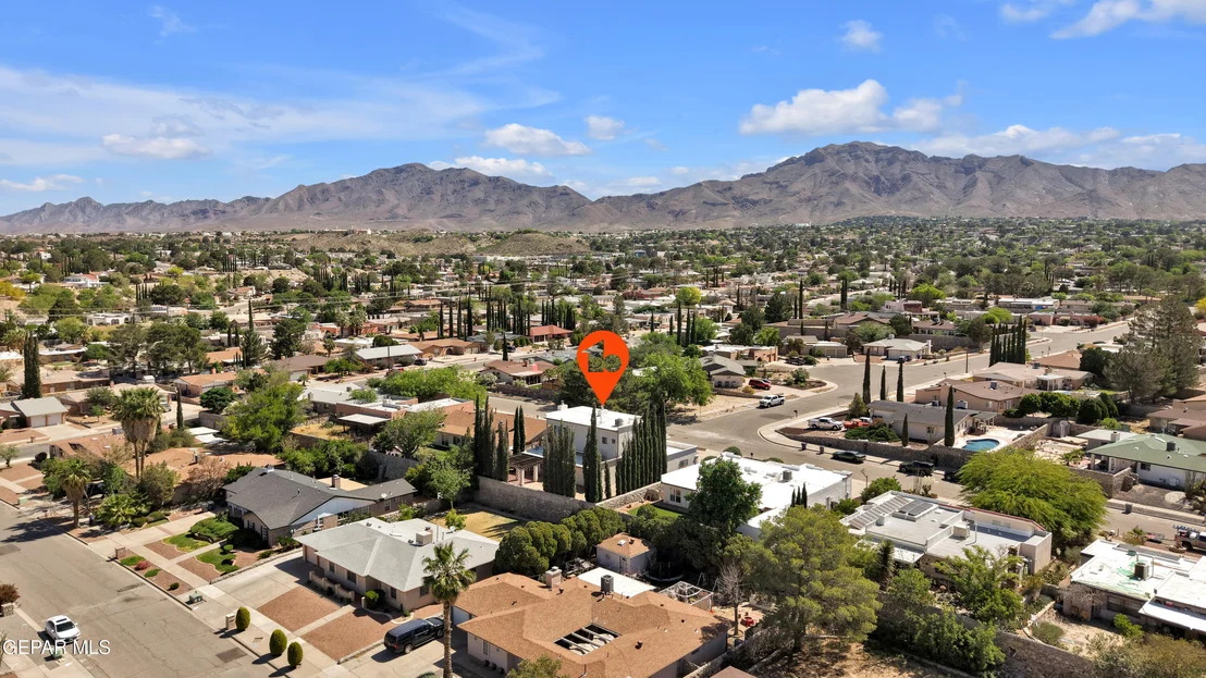 Photo of 425 VALPLANO Drive