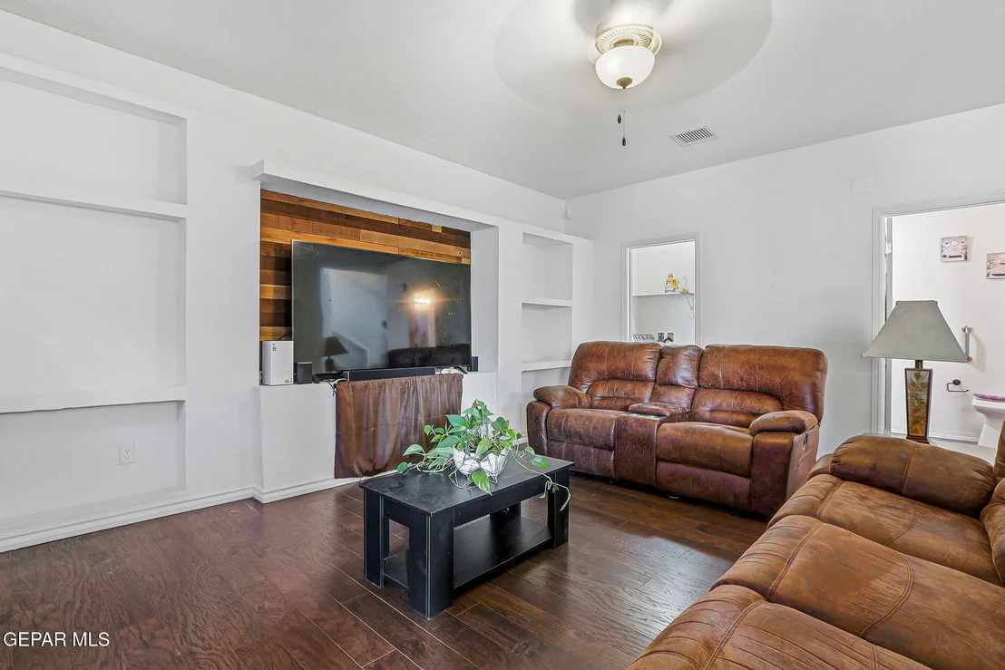 Photo of 331 EMERALD WOODS Street