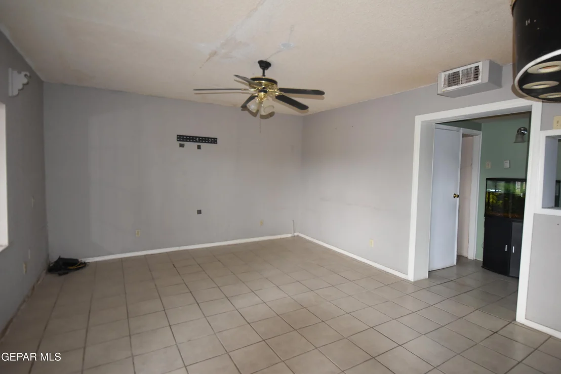 Photo of 8141 KIELY Road