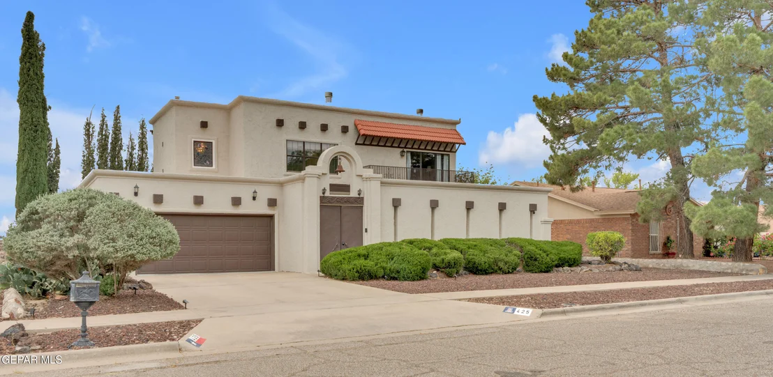 Photo of 425 VALPLANO Drive