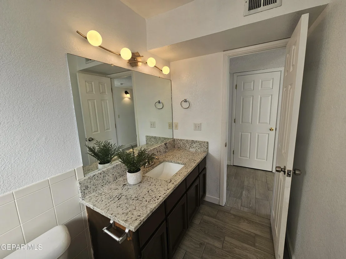 Photo of 2155 SUN MANOR Drive