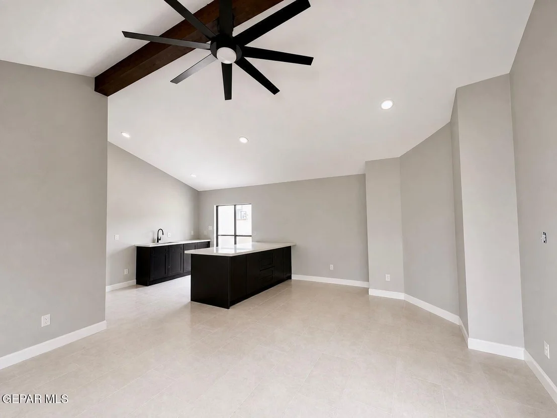 Photo of 775 W BORDERLAND Road