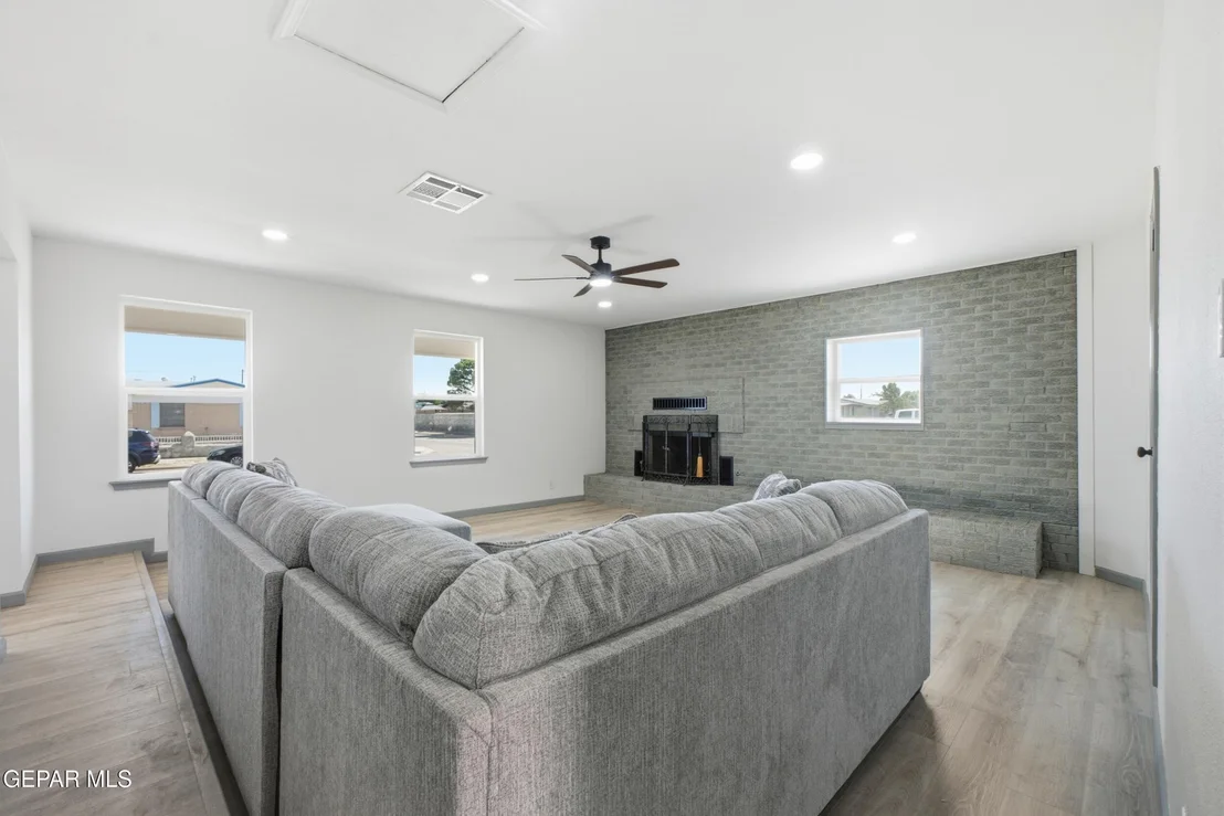 Photo of 8312 Mineola Drive