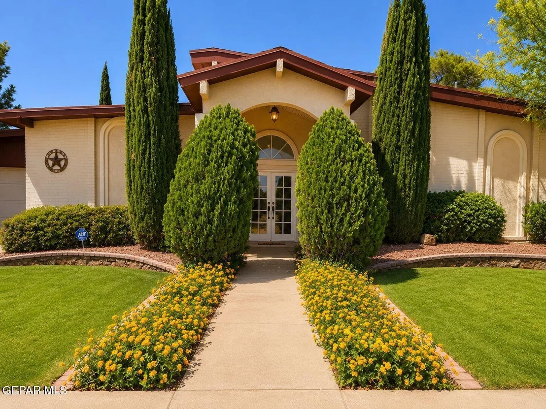 Photo of 6833 LA CADENA Drive