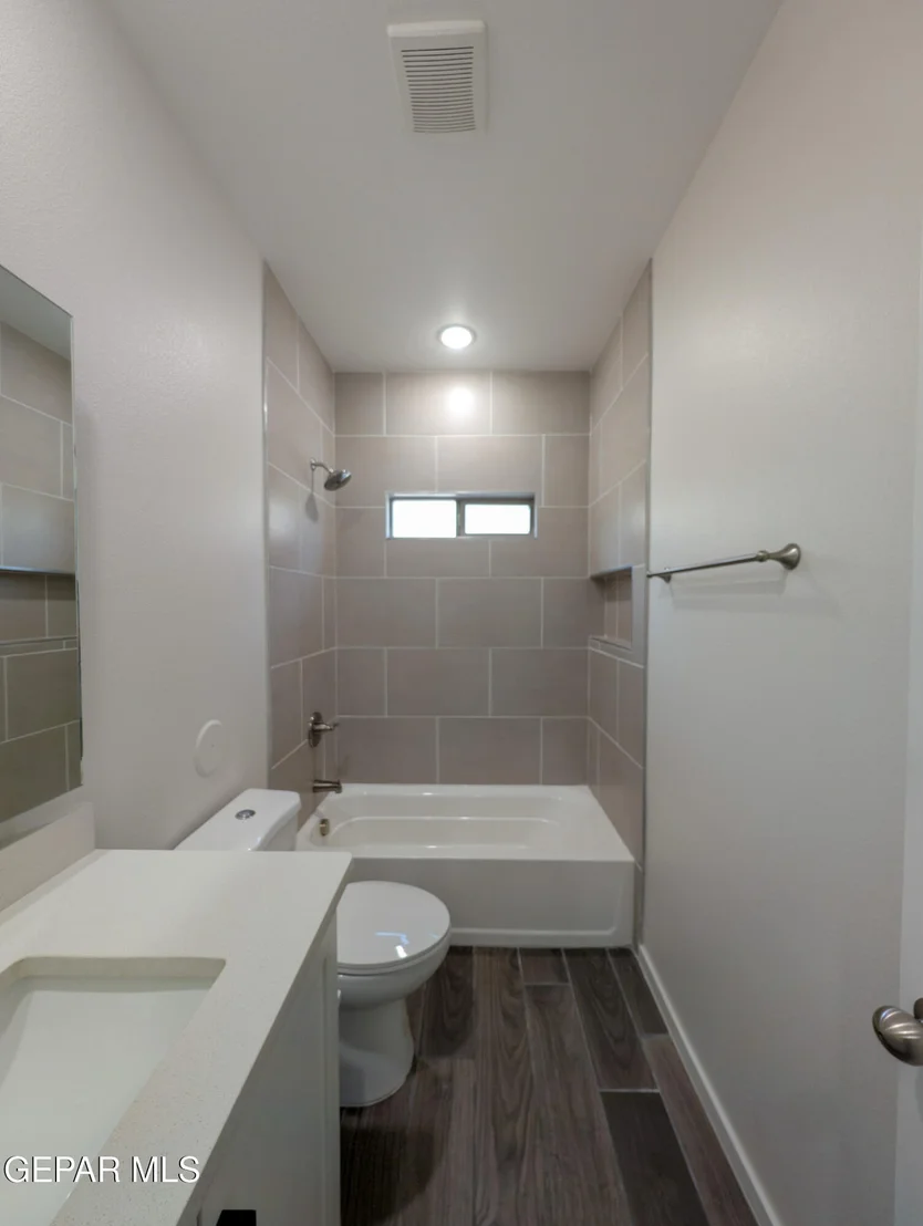 Photo of 980 Barbara Avenue