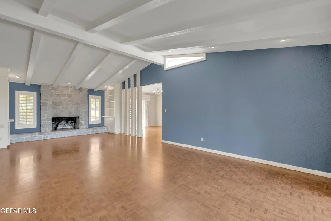 Photo of 913 THUNDERBIRD Drive