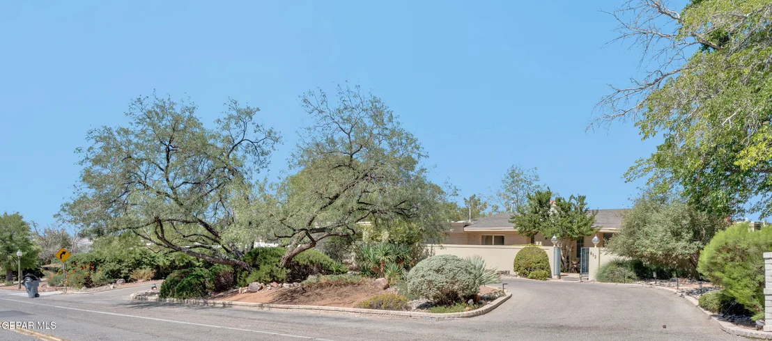 Photo of 913 THUNDERBIRD Drive