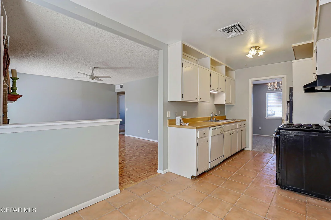 Photo of 7213 CLEMENTE Avenue