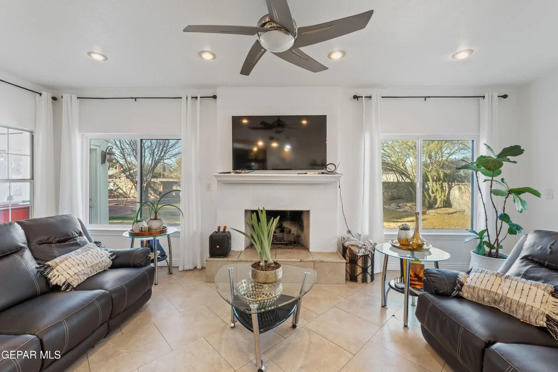 Photo of 721 WILLOW GLEN Drive