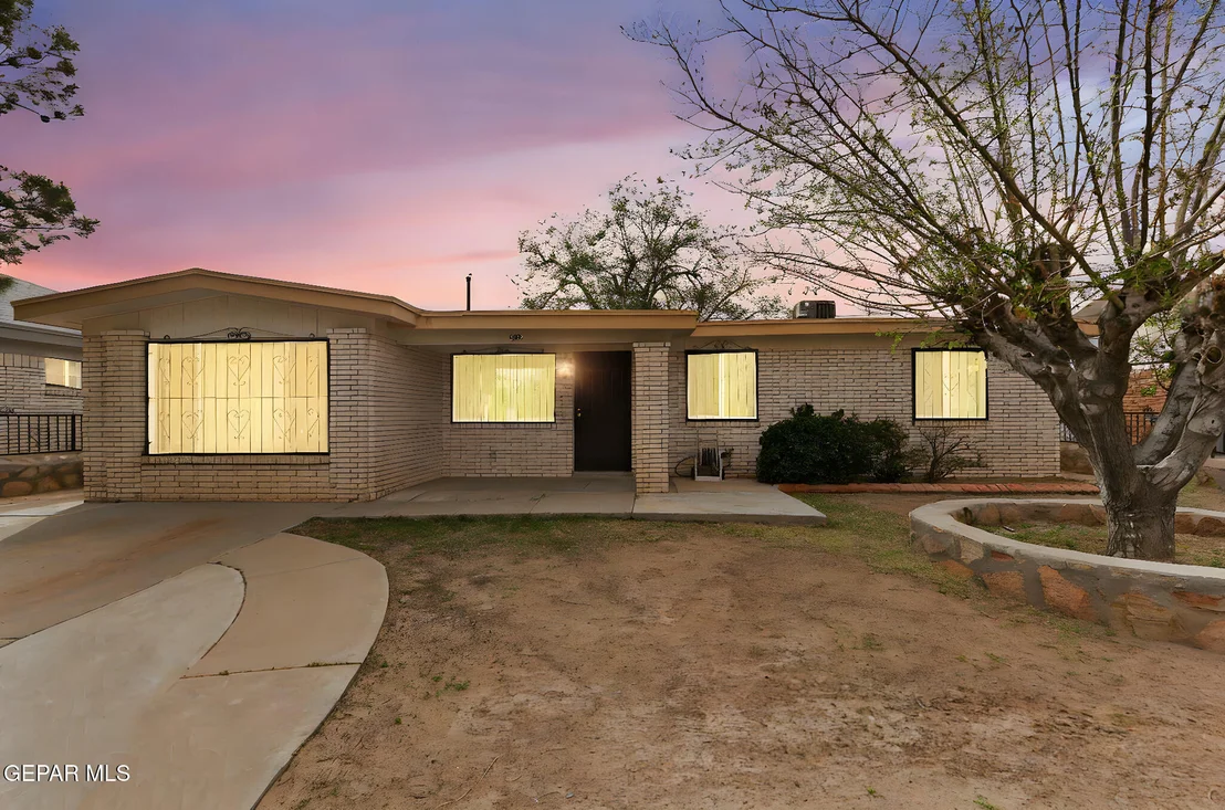 Photo of 233 MANUEL Drive