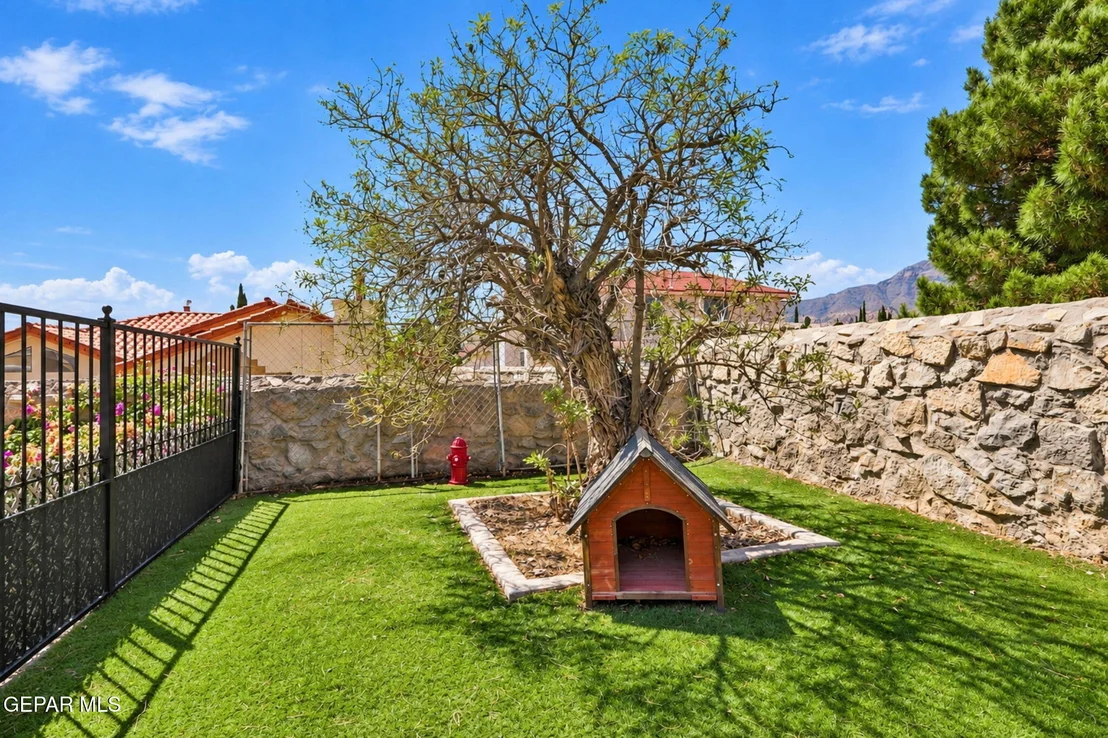 Photo of 4404 LOMA DE ORO Drive
