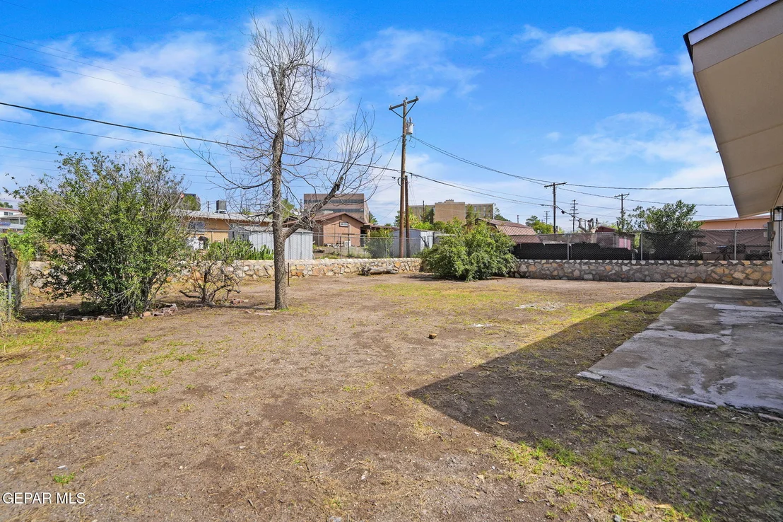 Photo of 919 N CLARK Drive