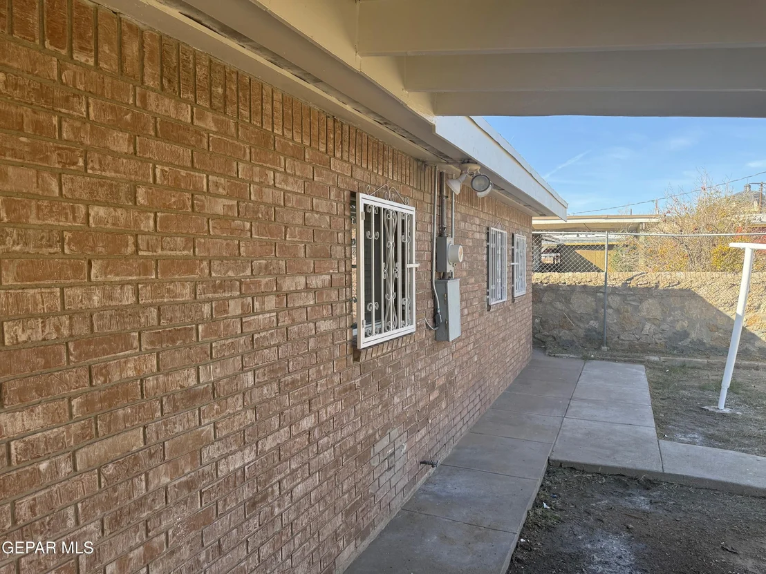 Photo of 6227 ALGONQUIN Road