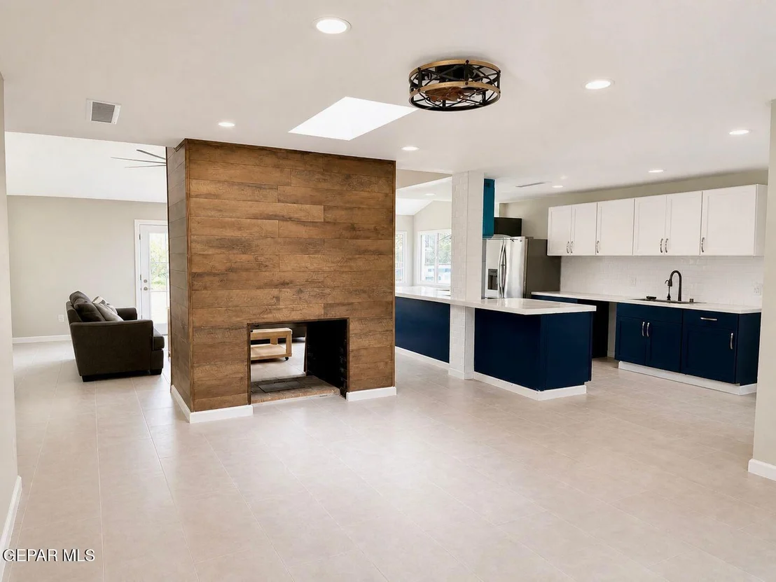 Photo of 775 W BORDERLAND Road