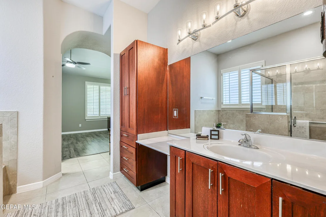 Photo of 7713 OAK LANDING Drive