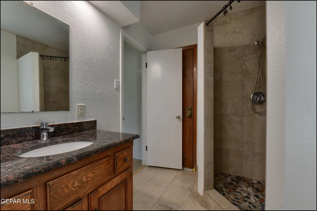 Photo of 6525 UPPER VALLEY Road