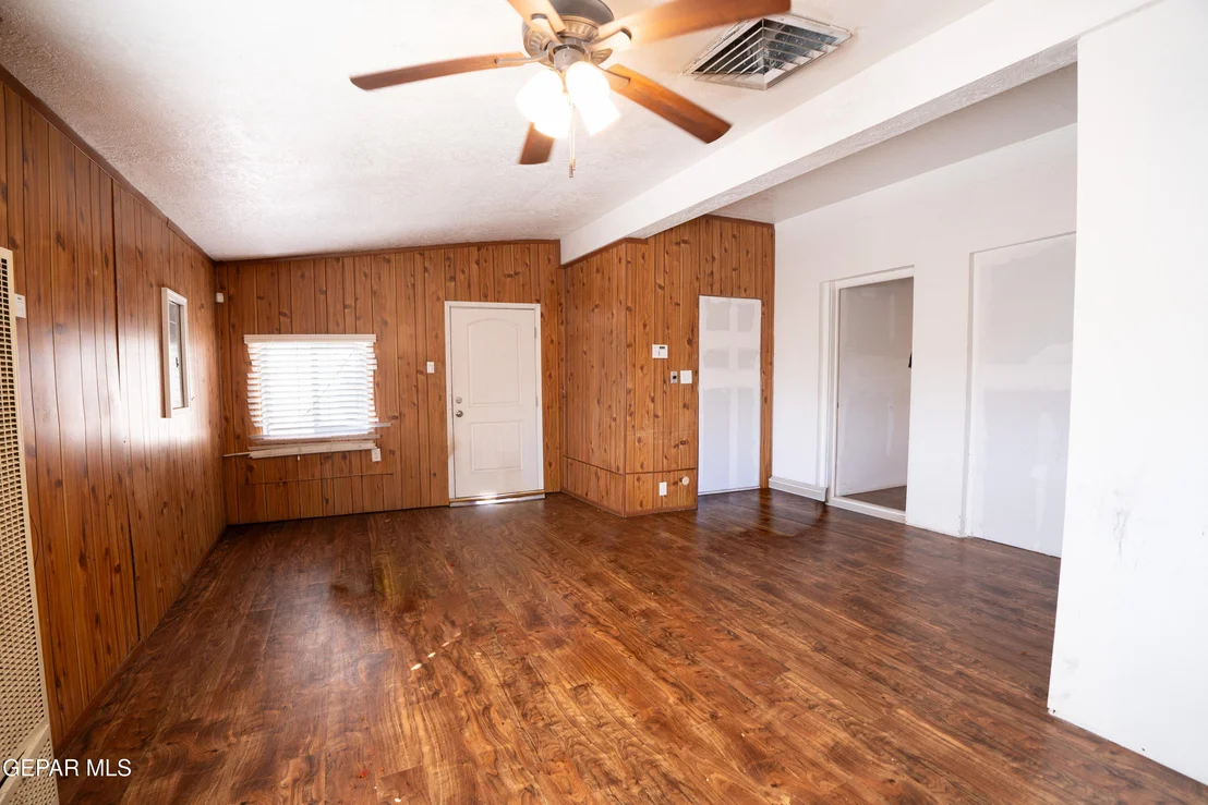 Photo of 521 RANDOLPH Drive