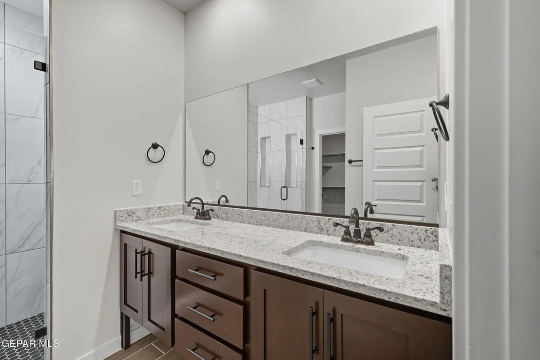 Photo of 925 Nayland Place