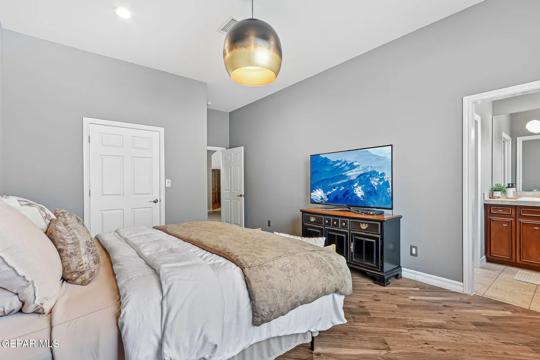 Photo of 5301 UPPER VALLEY Road