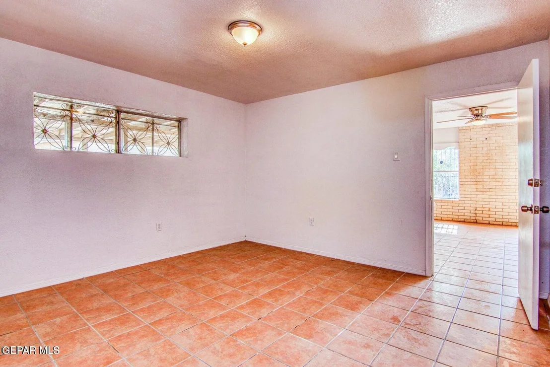 Photo of 915 Sparks Circle