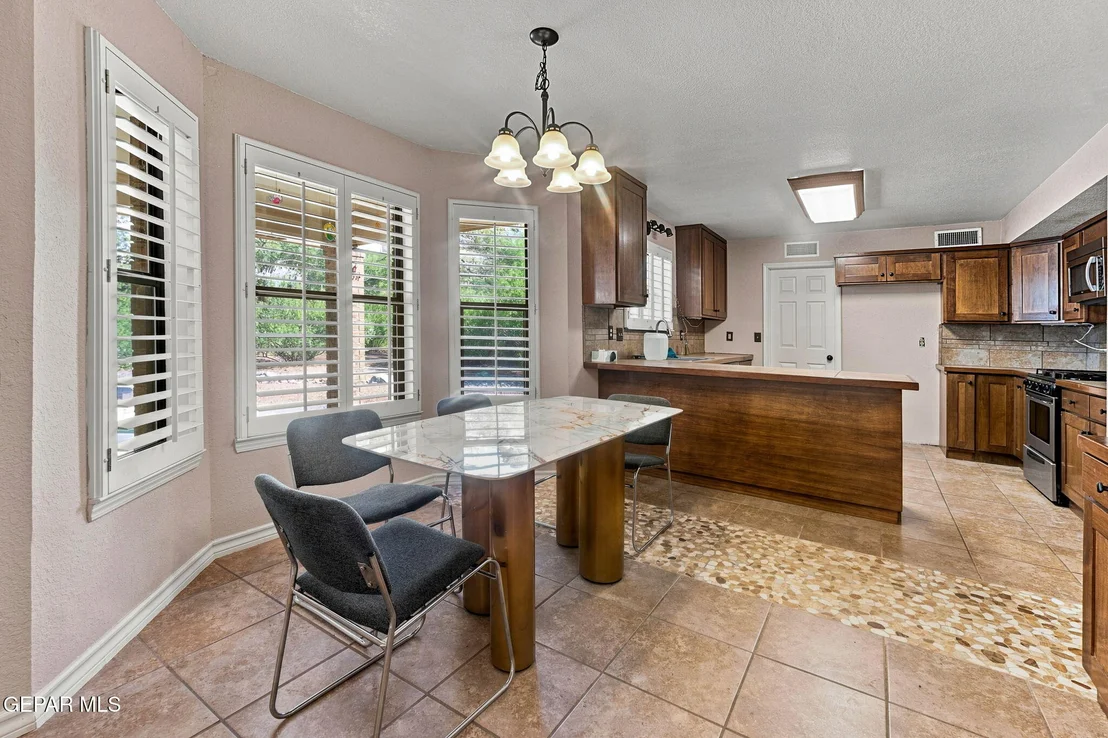 Photo of 860 HEMPSTEAD Drive