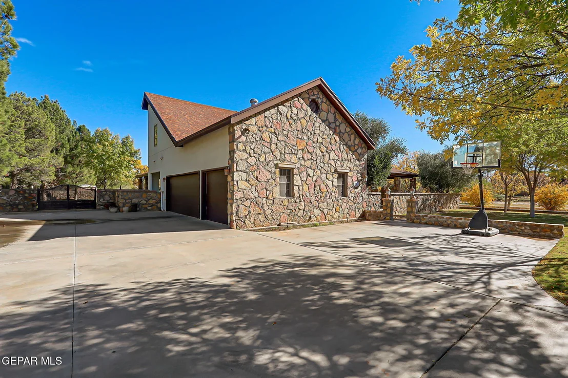 Photo of 5540 Westside Drive