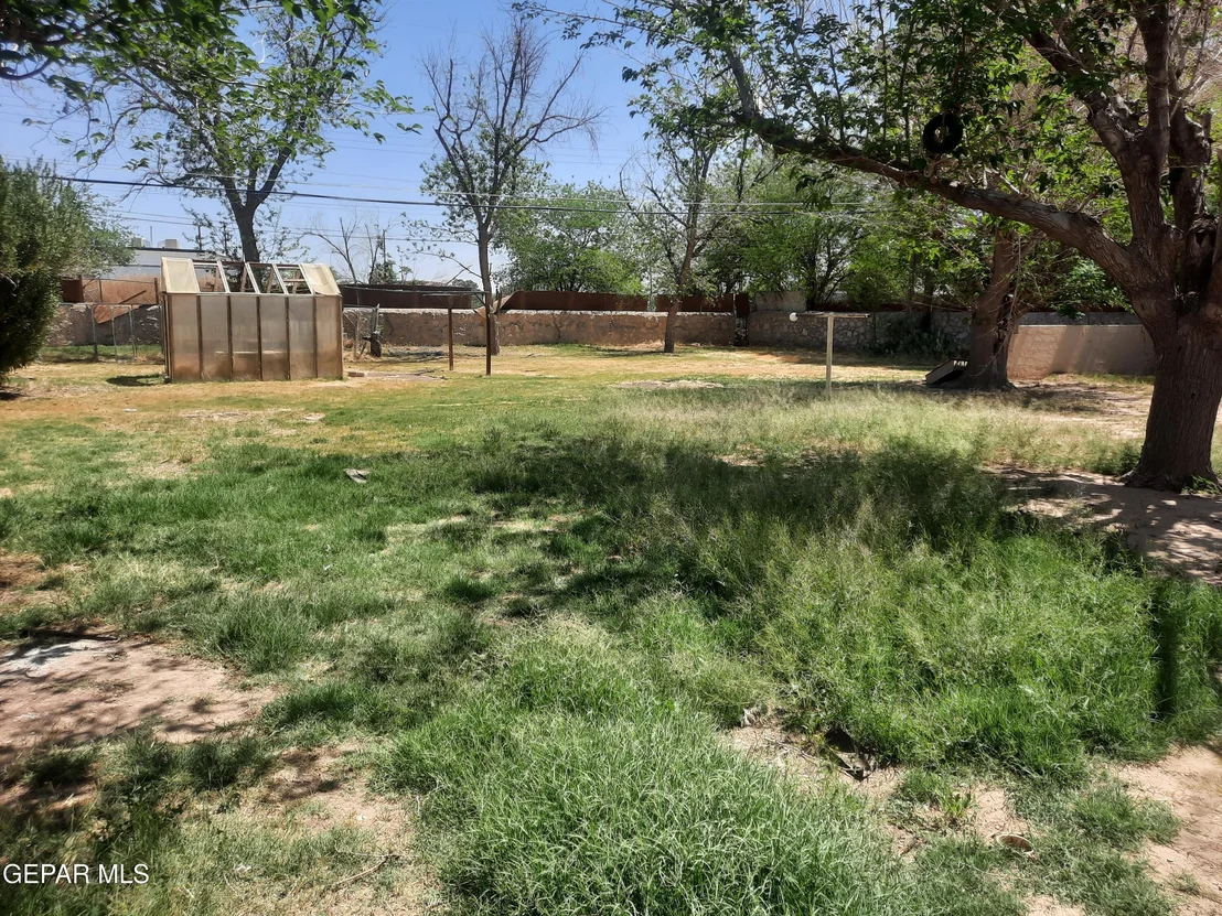 Photo of 8033 BOWEN Road
